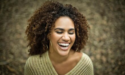 Casa Rosa celebra Iemanjá com show de Mariene de Castro no Rio Vermelho