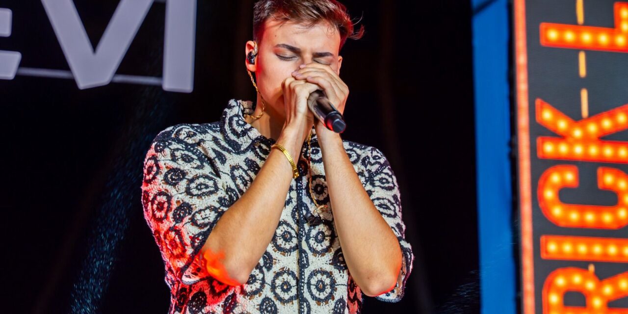 Patrick Levi: jovem voz do arrocha baiano lança audiovisual “Topado de Sentimento 2.0”