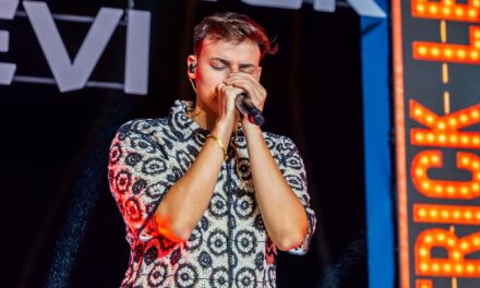 Patrick Levi: jovem voz do arrocha baiano lança audiovisual “Topado de Sentimento 2.0”