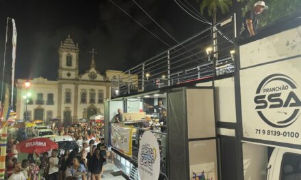 3° Arrastão do Bloco Alerta Geral agita Centro Histórico