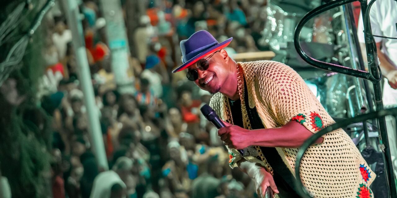 Bloco As Kuviteiras abre o Carnaval com emoção, homenagem a Toinho e avenida tomada pelo swing de Robyssão