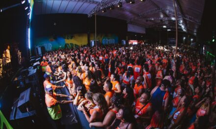 Terceira noite de festa no Camarote Glamour recebe shows de Timbalada, Pagodart e Uel