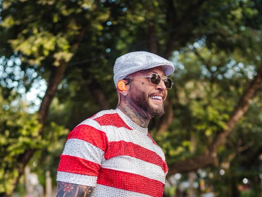 Homenageando Bezerra da Silva, Igor Kannário inicia desfile da sua pipoca no Campo Grande