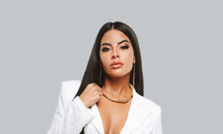 Sarah Reis investe em carreira solo, preparando um novo álbum para o próximo mês