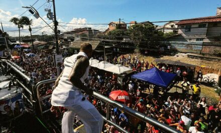 Kannário arrasta multidão e abre em grande estilo o Festival de Arembepe