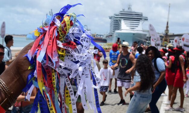 Mais de 700 mil turistas visitam Salvador em abril e movimentam R$ 1,6 bilhão na economia