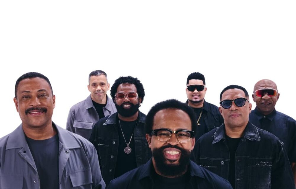 Xande de Pilares e Grupo Revelação se reencontram em Salvador para show da turnê “Tava Escrito”