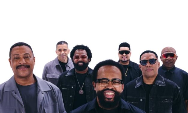 Xande de Pilares e Grupo Revelação se reencontram em Salvador para show da turnê “Tava Escrito”
