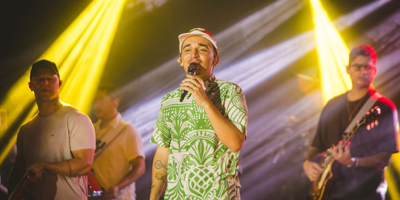 Com ingressos esgotados, Climinha de São João recebe show de João Gomes