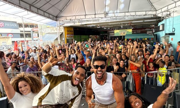 Parangolé e O Kanalha lotam Estação da Lapa em ação especial para celebrar sucesso do feat “Mostra Que Cê Sabe”