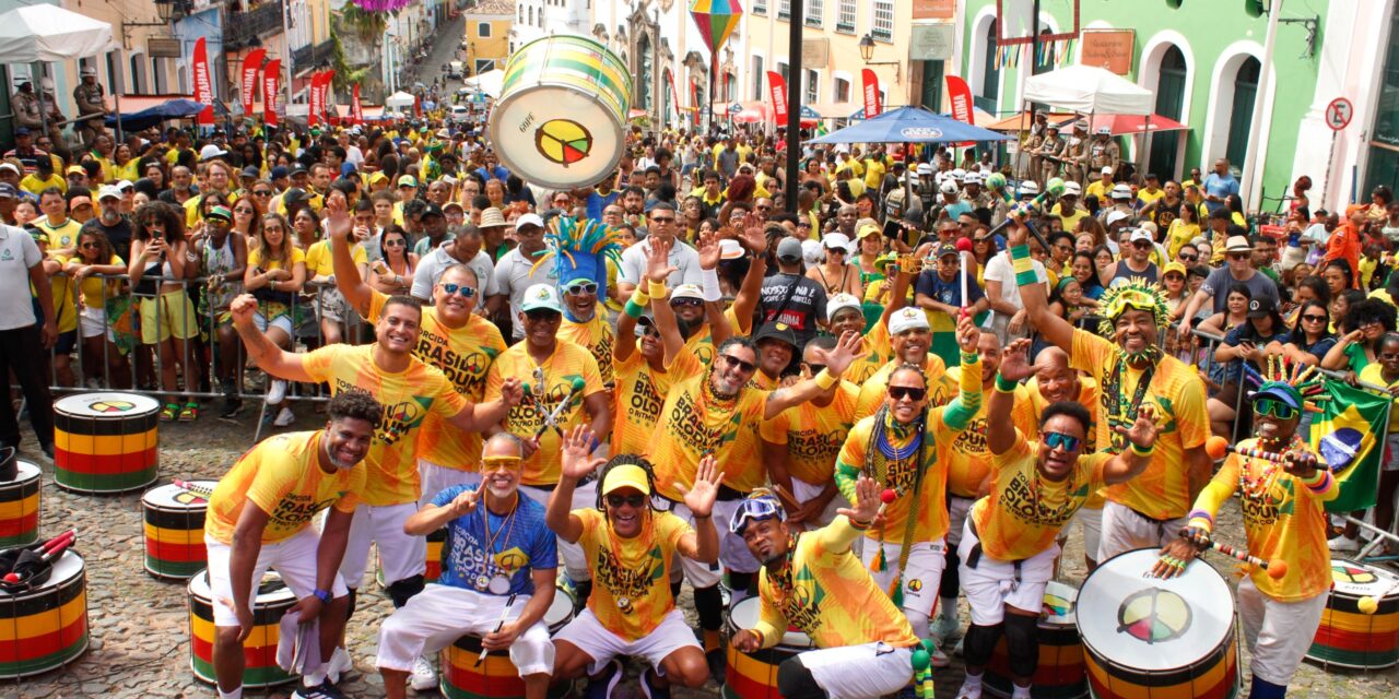 Torcida Brasil Olodum volta ao Pelourinho para acompanhar Brasil nas oitavas de final da Copa do Mundo