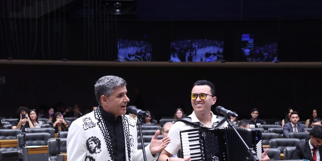 Del Feliz leva o forró ao Congresso Nacional em celebração da amizade entre Brasil e China
