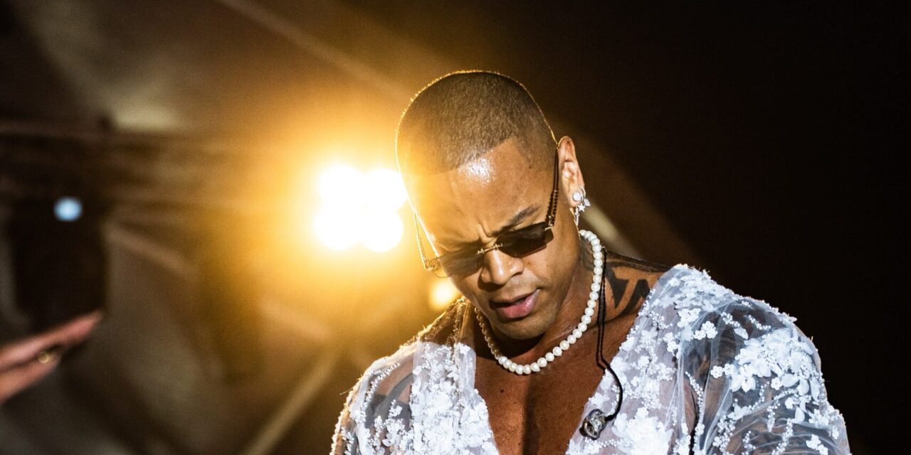 Léo Santana estreia em Cabo Verde, lota festival africano e homenageia a cultura local