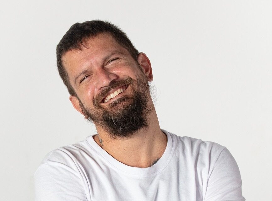 Repertório vai ser alegre, percussivo… pra trazer esperança. É uma data boa de renovar a fé”, diz Saulo, sobre show no Réveillon Guarajuba