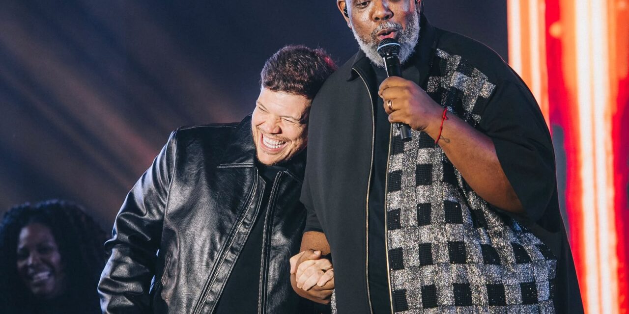 Ferrugem e Péricles celebram o samba e o pagode em noite de encontros e grandes sucessos em Lauro de Freitas